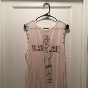 Sleeveless T-shirt